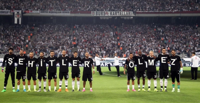 Beşiktaş 'Şehitler Ölmez' 
tişörtüyle sahaya çıktı
