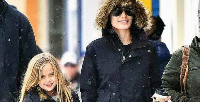 Angelina Jolie ayrılık stresini kayakla attı