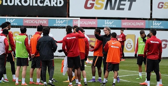 Galatasaray'ın Antalya Kampına katılacak futbolcular belli oldu