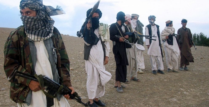 Afganistan'da 17'si DEAŞ, 26'sı Taliban, toplam 43 militan öldürüldü