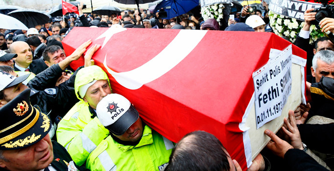 Şehit polis Fethi Sekin için İzmir Valiliği önünde tören