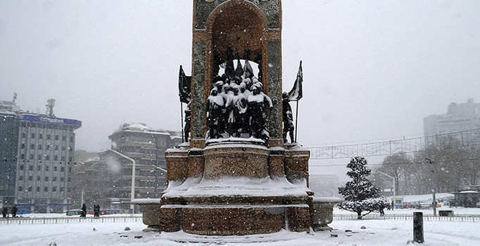 İBB Başkanı Topbaş: İstanbul'da 2009'dan bu yana en yoğun kar yağışı yaşandı