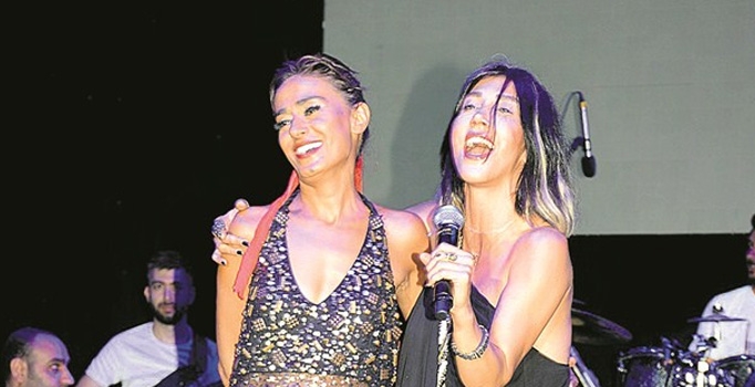 Hande Yener: "Yıldız Tilbe'den şarkı aldım!"