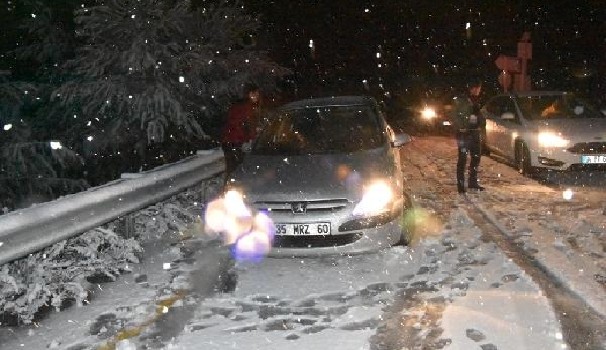 İzmir'de kar yağışı başladı