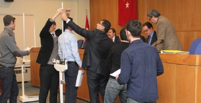 İnfaz koruma memurları için boy ve kilo ölçümlerinde ilginç görüntüler