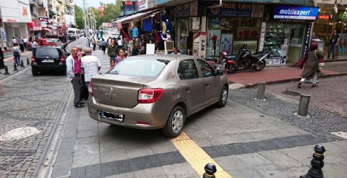 Kaldırımlara park eden sürücülere 120 bin TL ceza