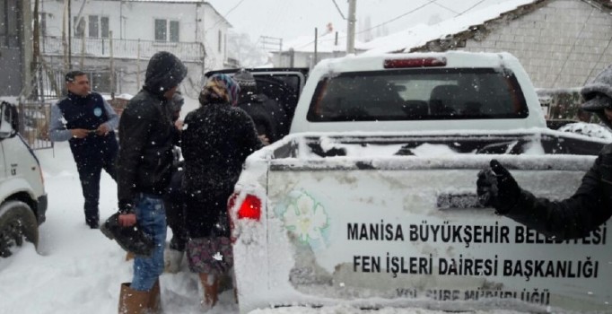 Manisa'da fenalaşan 83 yaşındaki yaşlı kadın için seferber oldular