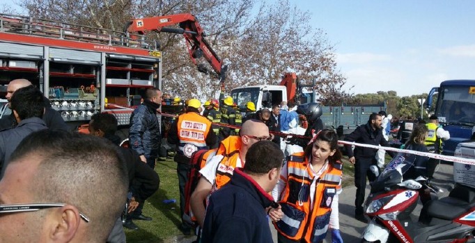 Kudüs'te kamyonlu saldırı! Çok sayıda ölü ve yaralı var | Son dakika