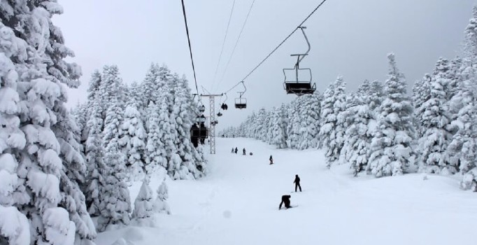 Uludağ'da kar kalınlığı 260 santimetreye ulaştı