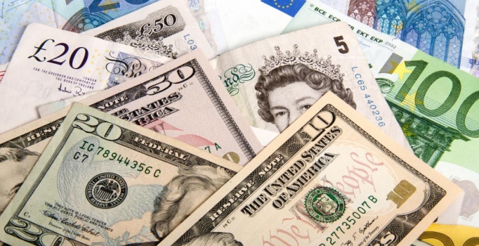 Herkes parası değer kaybetsin istiyor