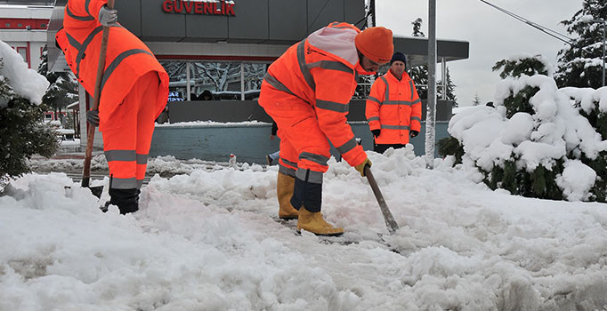 Samsun'da bazı ilçelerde eğitime kar engeli: Yarın okullar tatil mi?