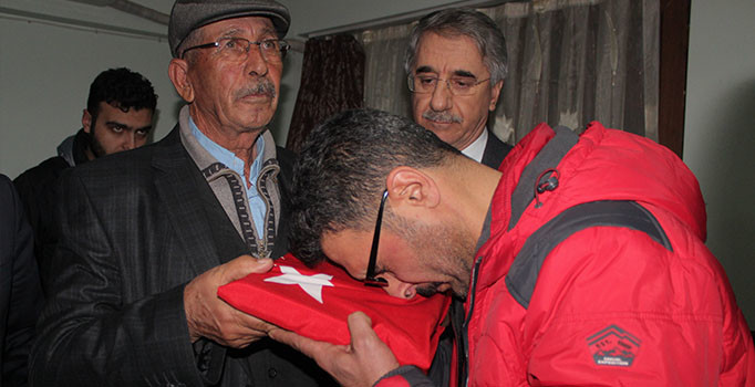 15 Temmuz kahramanı Halisdemir'in babasından şehit polis Sekin'in ailesine taziye ziyareti