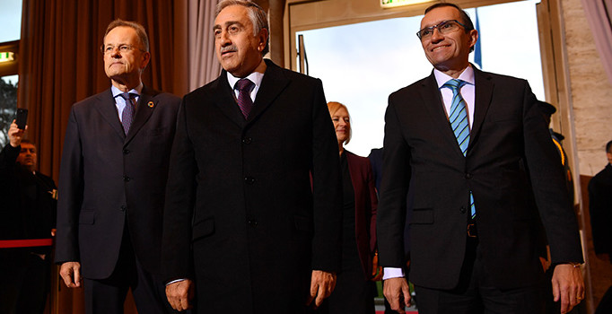 Kıbrıs sorununda Cenevre zirvesinde başlıklar üzerinde görüşmeler sürüyor