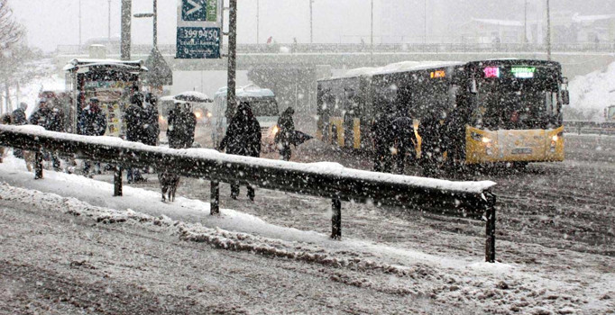 İstanbul'da yarın (salı) okullar tatil mi? | İstanbul Valiliği'nden açıklama bekleniyor