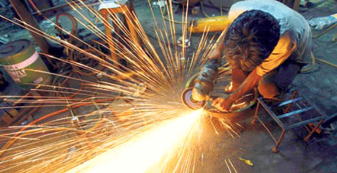 Sanayide çarkların hızı yavaşladı ama döndü