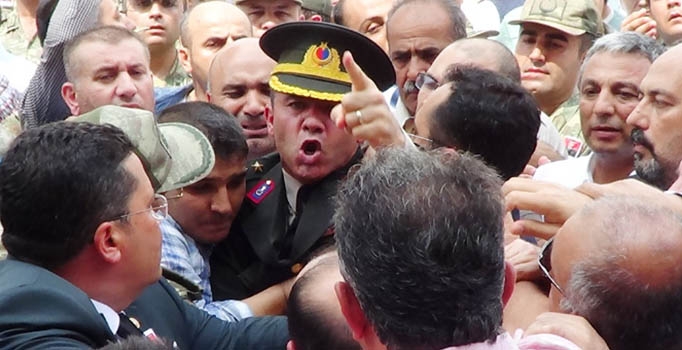 Acılı Yarbay Mehmet Alkan'ın 
babasından o iddialara tepki