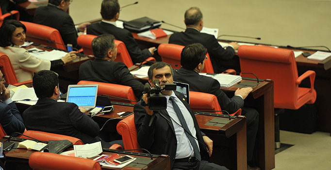 TBMM'de, Anayasa değişiklik teklifinin 1. turunda, 3. madde 341 oyla kabul edildi