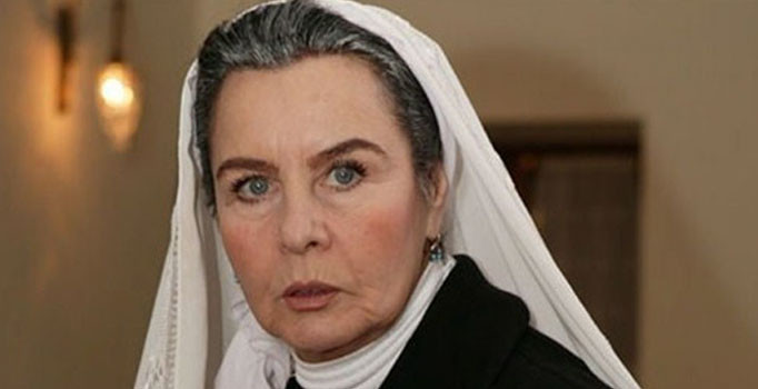 Fatma Girik öldü iddialarına cevap verdi: Beni de Zeki Müren'e benzettiler