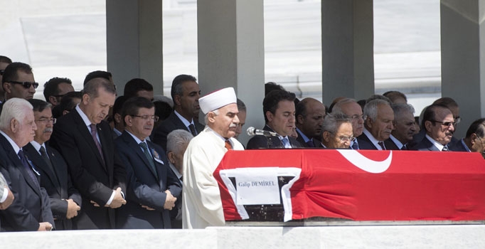 Demirel son yolculuğuna uğurlandı