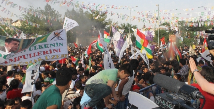 HDP mitingine bombayla
ilgili 17 polise soruşturma