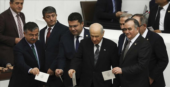 Anayasa değişikliği teklifinde 12. ve 13. madde kabul edildi | Son dakika haberleri