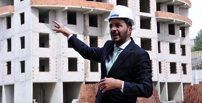 135 kişiyi dolandıran müteahhite 386 yıl hapis