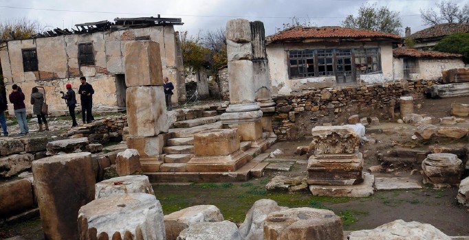 "Gladyatörler kenti"nde Bizans mezarları gün yüzüne çıktı