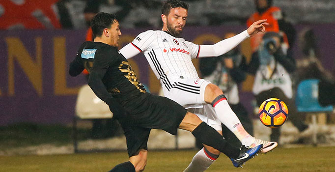 Beşiktaş Osmanlıspor maçında Gökhan Gönül sakatlandı