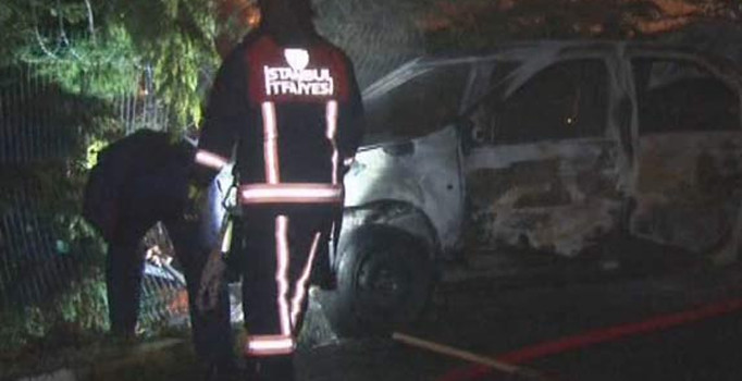 Bebek'te trafikte yanarak ilerleyen aracın arka koltuğundan ceset çıktı | İstanbul haberleri