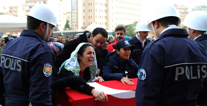 Diyarbakır şehitlerine Emniyet Müdürlüğü'nde uğurlama töreni