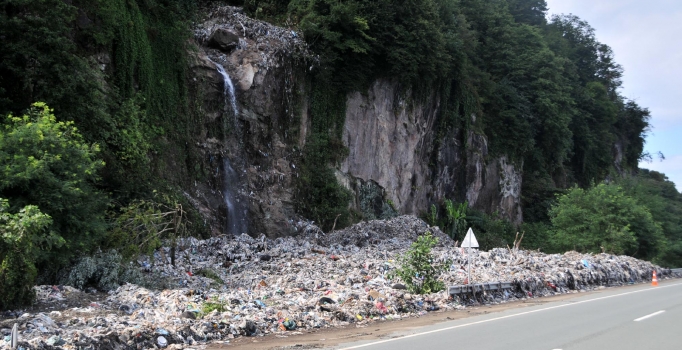 Hopa'da sel suları belediyenin ayıbını ortaya çıkardı