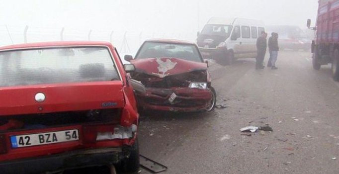 Konya'da sis ve buzlanma nedeniyle 32 araç birbirine girdi | Konya haberleri