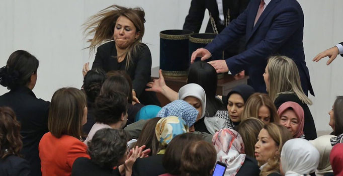 HDP'li ve AK Partili kadın vekiller birbirine girdi! | Son dakika haberleri