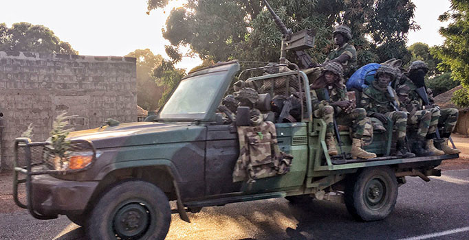 Beklenen oldu: Senegal ordusundan Gambiya'ya müdahale