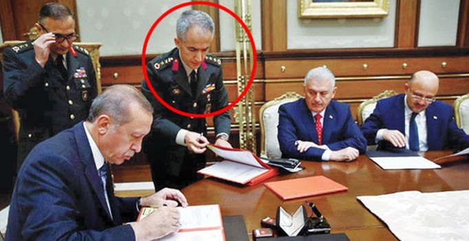 YAŞ kararlarını imzaya sunan Atuk,  'Hocam' dedi tutuklandı