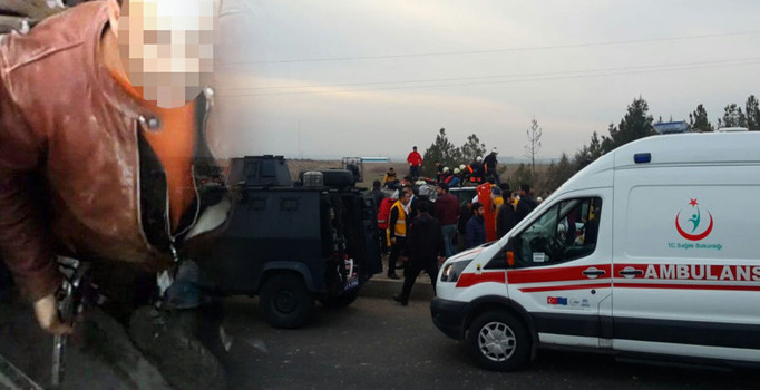 Diyarbakır'da şehit olan polislerden birinin silahını böyle çaldı