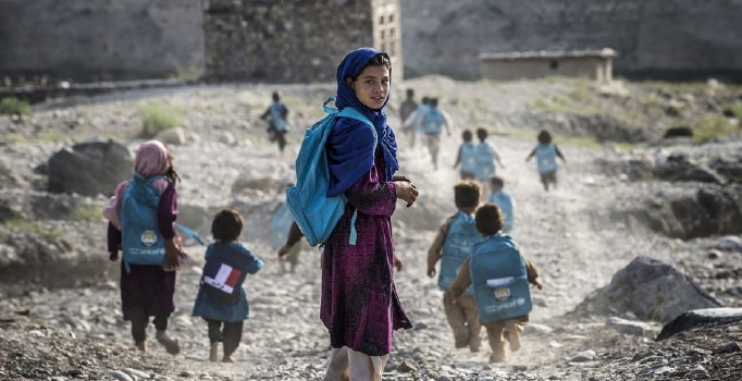 Afganistan'da okula saldırı: 2 ölü