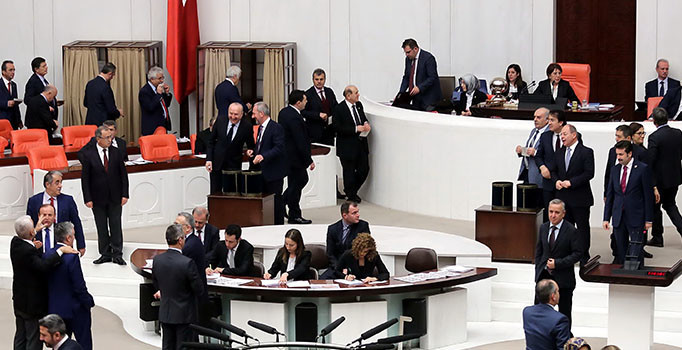 TBMM'de, anayasa değişikliği teklifi ikinci turunda 18. maddenin tamamı kabul edildi