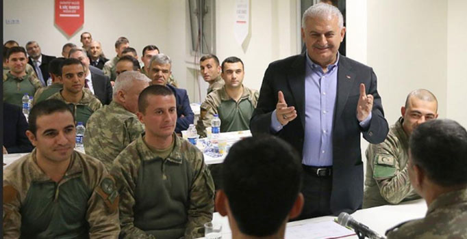 Başbakan ile aynı sofrayı paylaşan asker şehit oldu