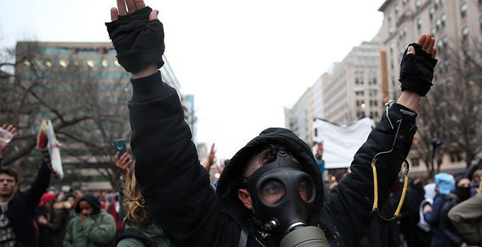 Trump karşıtı gösterilerde 217 kişi gözaltına alındı