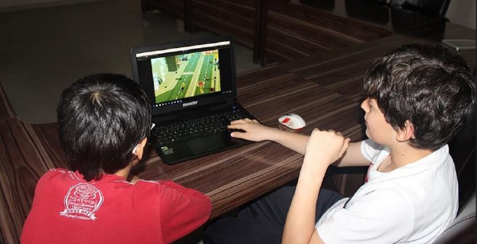 Tati̇lde çocukların i̇nternet kullanımı alışkanlığa dönüşebilir