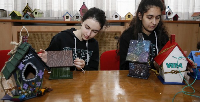 Vefa Lisesi öğrencilerinden kuşlara büyük vefa örneği