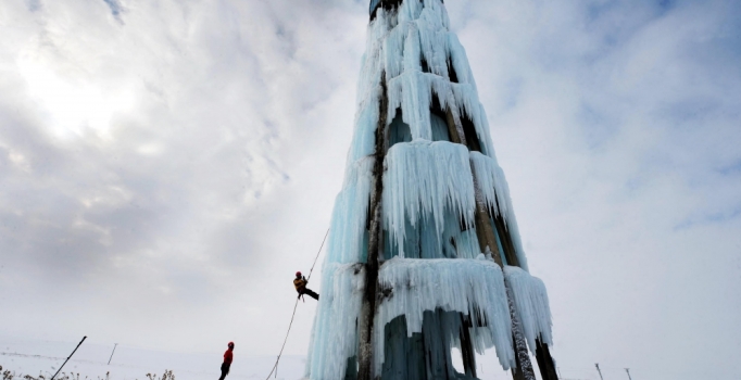 Van'da donan su deposu dağcıların antrenman alanı oldu