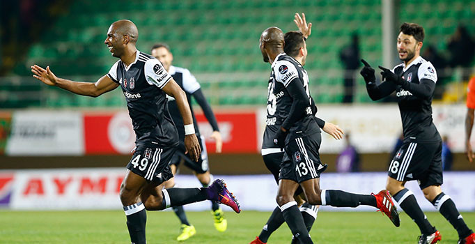 Beşiktaş deplasmanda Alanyaspor'u 4-1 yenerek liderlik koltuğuna oturdu