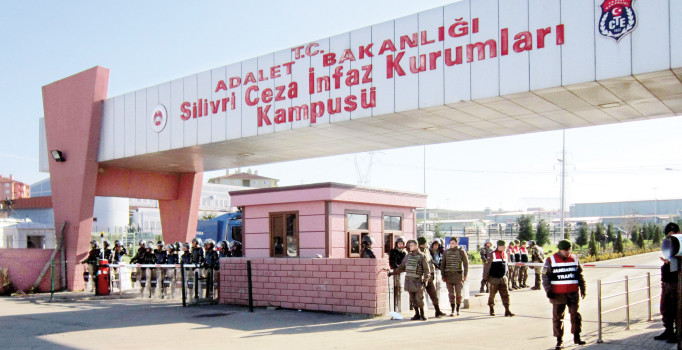 FETÖ kumpas kurduğu salonda hesap verecek