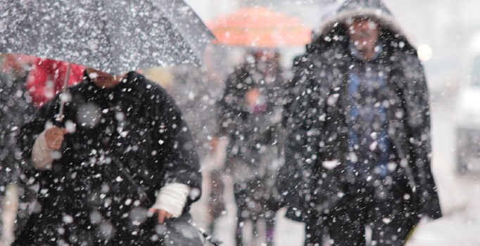 İstanbul'a kar geliyor! Meteoroloji uyardı, AKOM kriz masası kurdu | Kar ne zaman başlayacak?