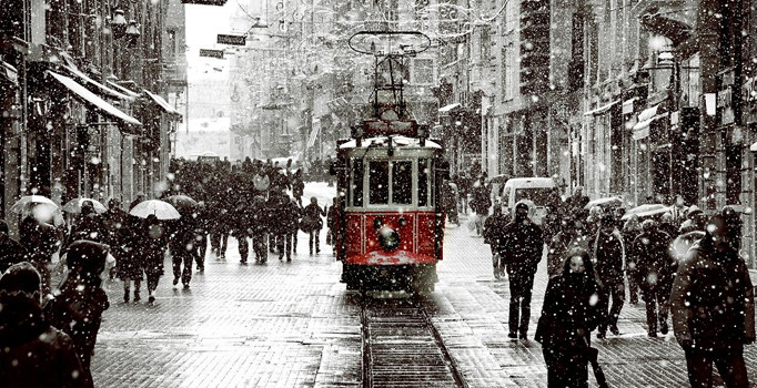 İstanbul'da kar yağışı öğle saatlerinden itibaren başlayacak