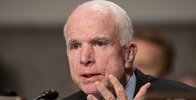 Amerikalı Senatör McCain'den Trump'a Rusya uyarısı