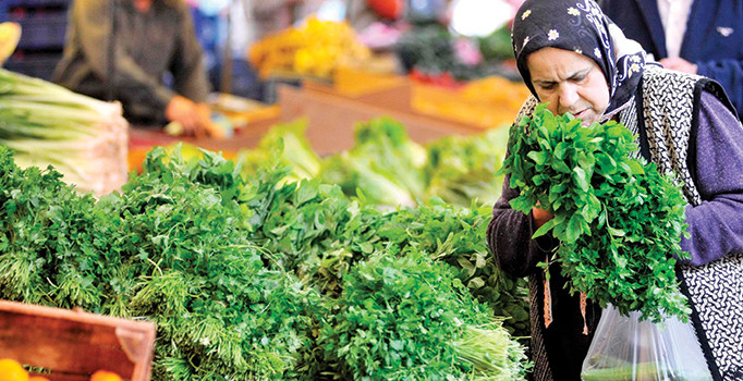 Düşük faizle yola çıkıp kuru da faizi de artırıyoruz