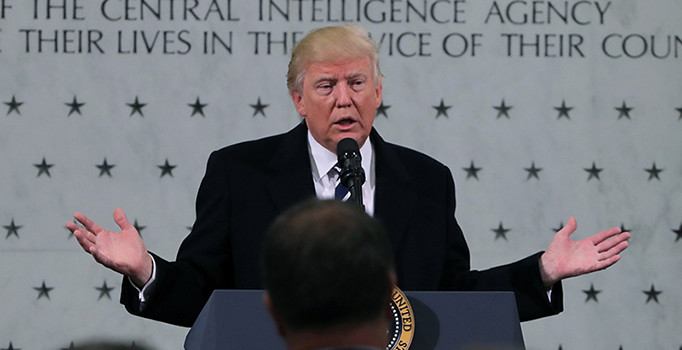 Trump mülteci kararnamesini imzaladı